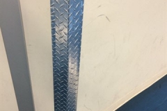 122 Coin-aluminium; Checker-plate-corner