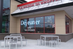 222 Tables Burger King Magog -12