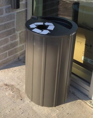 Poubelle et bac a recyclage